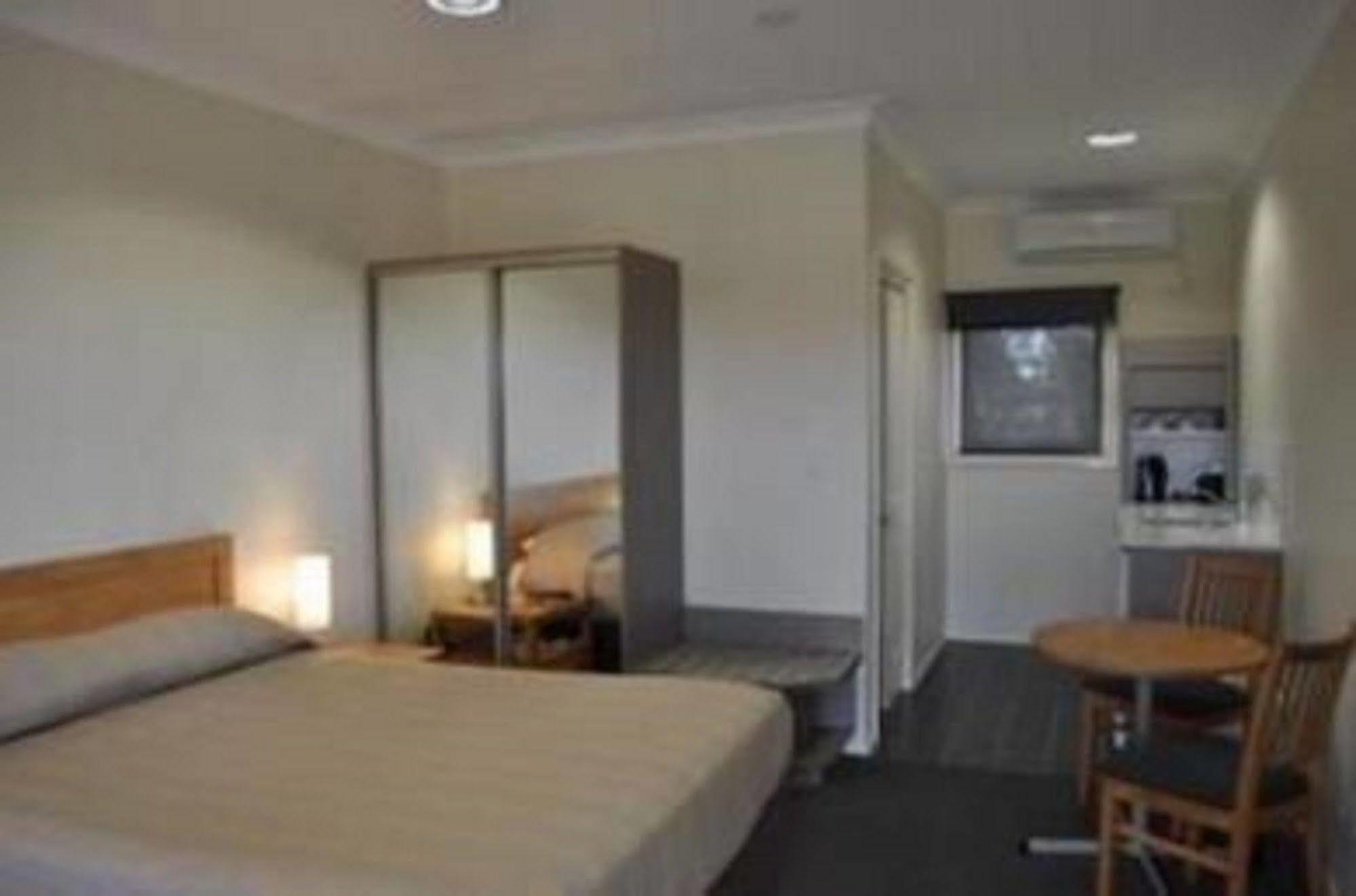 Comfort Inn Bishops Lodge Hay Exterior photo